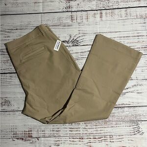 NWT Old Navy Women’s Plus Size Khaki Pixie Flare Pants-Size 22W